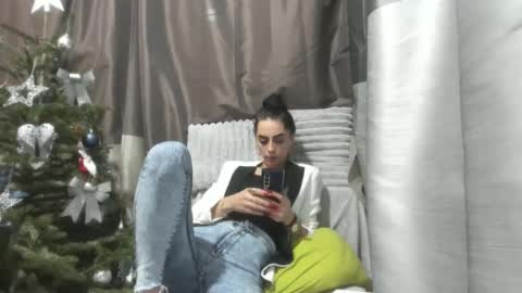 Jessy online show from December 2025 07:30:02 PM