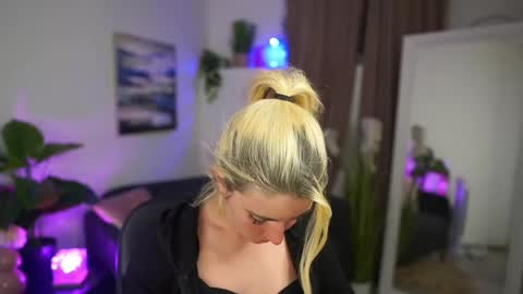 Snapshot of jetpearl chatting on April 2026 08:11:01 PM Jet online show from April 2026 08:11:01 PM