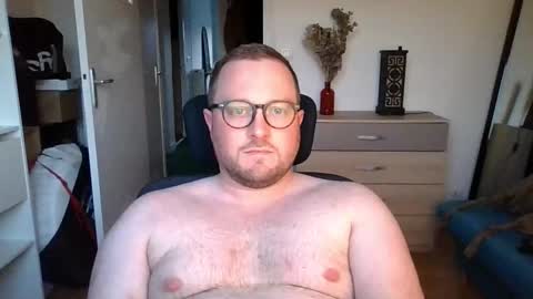 jeuneloup92 online show from September 2025 06:00:01 PM