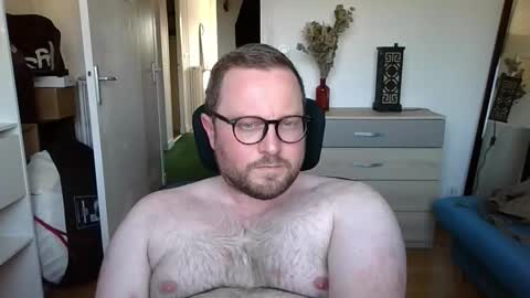 jeuneloup92 online show from October 2025 03:56:02 PM