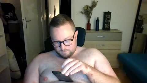 jeuneloup92 online show from November 2025 05:30:01 PM