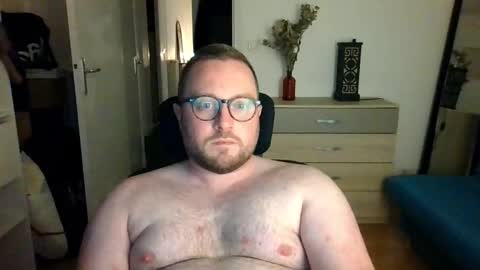 jeuneloup92 online show from November 2025 05:17:02 PM