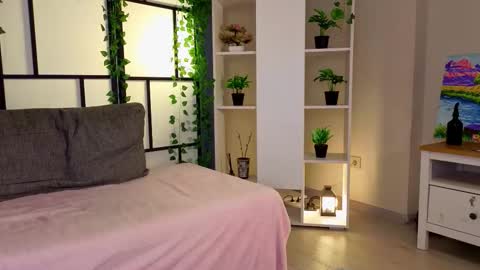 Gwen online show from March 2026 08:15:02 PM