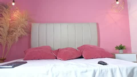 Snapshot of jhan_vassilis chatting on April 2026 09:39:33 PM Jhan online show from April 2026 09:39:33 PM