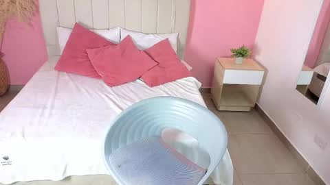 Snapshot of jhan_vassilis chatting on April 2026 04:48:02 AM Jhan online show from April 2026 04:48:02 AM