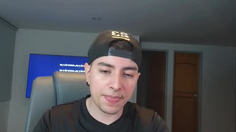 Jhoan Saenz online show from November 2025 12:32:01 AM