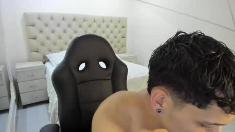 jhoanleandro online show from December 2025 05:35:01 AM