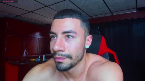 Jhojan Strong  online show from December 2024 10:01:02 PM