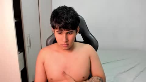 jhonny_dickm online show from October 2025 08:52:01 PM