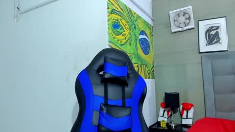 jhonny online show from November 2025 04:07:02 AM