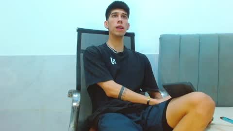 Snapshot of jhony_sex3 chatting on April 2026 11:46:02 PM jhony_sex3 online show from April 2026 11:46:02 PM