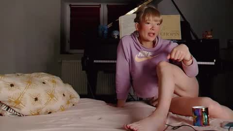 Anya online show from March 2026 06:03:01 PM