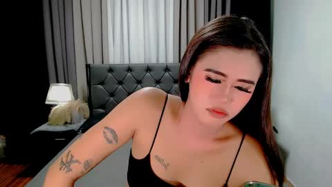 Snapshot of jhuliana_and_charles_room chatting on April 2026 01:53:01 AM jhuliana_and_charles_room online show from April 2026 01:53:01 AM