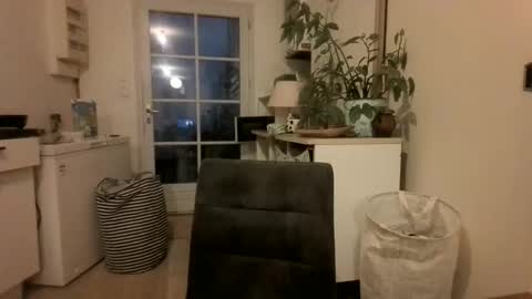 Snapshot of jin16000 chatting on April 2026 04:37:02 AM jin16000 online show from April 2026 04:37:02 AM