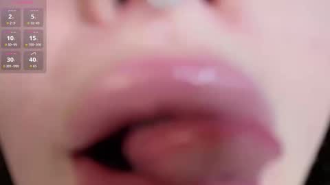 Jinny online show from November 2025 08:41:02 PM