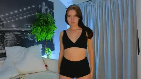 jinnyshiny online show from October 2025 09:46:01 PM