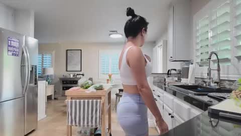 Jiwon online show from September 2025 12:21:02 AM