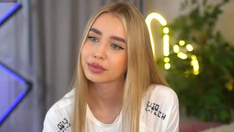 Snapshot of jjennnyy chatting on April 2026 08:22:02 AM Jenny online show from April 2026 08:22:02 AM