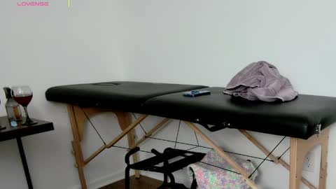 Nicole  Allen online show from May 2026 11:34:04 PM