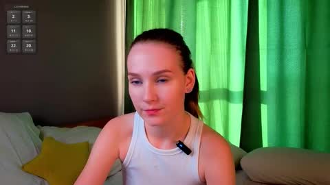 Snapshot of joancrumpton chatting on September 2025 01:19:02 AM Alice in the country of dreams online show from September 2025 01:19:02 AM