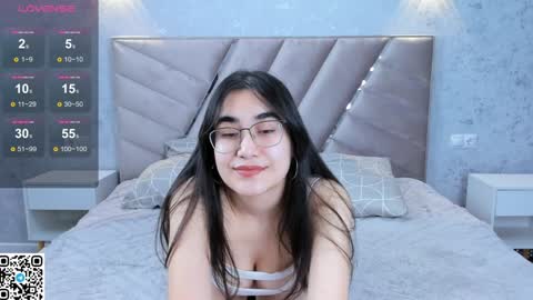 Mia online show from January 2025 12:09:01 PM