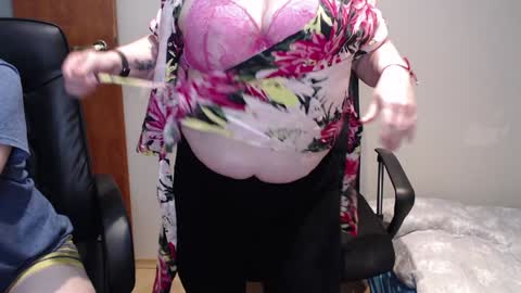 Snapshot of joannaandneighbour chatting on January 2025 11:45:02 AM Joanna and Greg online show from January 2025 11:45:02 AM