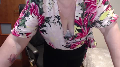 Snapshot of joannaandneighbour chatting on February 2025 11:42:01 AM Joanna and Greg online show from February 2025 11:42:01 AM