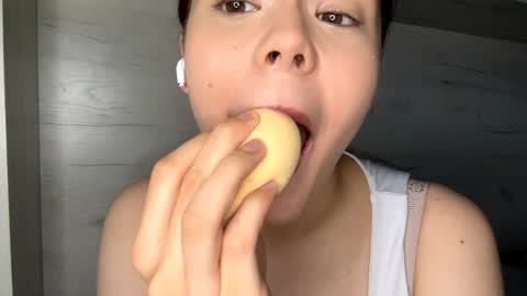 Snapshot of jodeesolarz chatting on April 2026 10:33:01 AM Mila online show from April 2026 10:33:01 AM