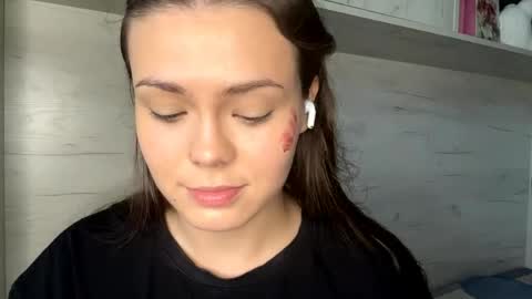 Snapshot of jodeesolarz chatting on April 2026 10:28:01 AM Mila online show from April 2026 10:28:01 AM