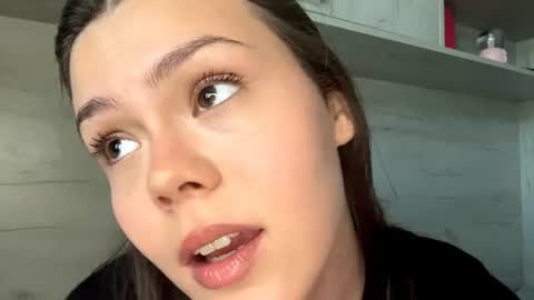 Snapshot of jodeesolarz chatting on June 2026 09:25:02 AM Mila online show from June 2026 09:25:02 AM