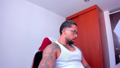 Snapshot of joe_esthetic chatting on April 2026 12:47:02 PM joe_esthetic online show from April 2026 12:47:02 PM