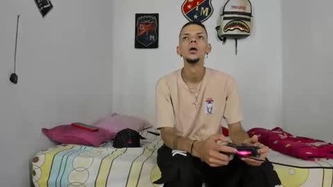 johan_and_antonella online show from December 2024 07:32:02 PM