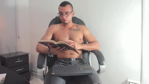 Snapshot of johan_miller1 chatting on November 2025 01:21:02 PM johan online show from November 2025 01:21:02 PM