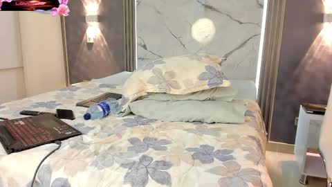 Johan Williams online show from November 2025 02:00:01 AM