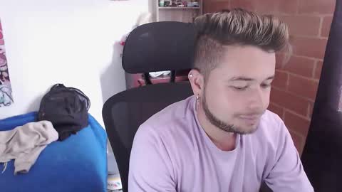 Snapshot of johanleonsweetboy chatting on January 2026 04:22:01 PM JOHAN independient model online show from January 2026 04:22:01 PM