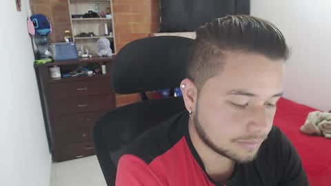 Snapshot of johanleonsweetboy chatting on February 2026 04:26:01 PM JOHAN independient model online show from February 2026 04:26:01 PM