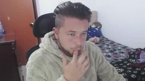 Snapshot of johanleonsweetboy chatting on April 2026 05:34:01 PM JOHAN independient model online show from April 2026 05:34:01 PM