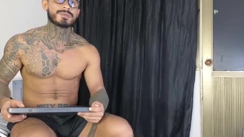 Snapshot of john_and_louis chatting on March 2025 07:02:01 PM John online show from March 2025 07:02:01 PM