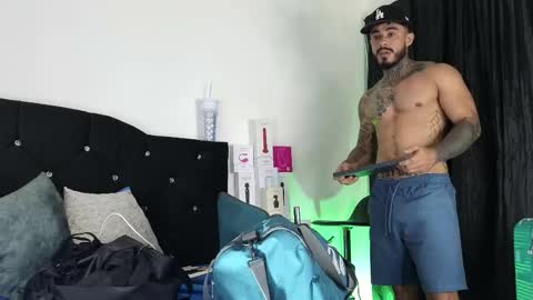 Snapshot of john_and_louis chatting on September 2025 11:09:01 AM John online show from September 2025 11:09:01 AM