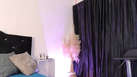 Snapshot of john_and_louis chatting on November 2025 10:59:02 AM John online show from November 2025 10:59:02 AM