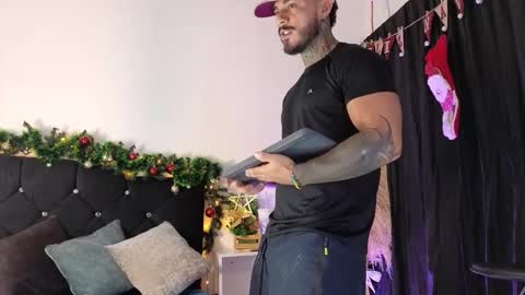 Snapshot of john_and_louis chatting on November 2025 12:59:02 PM John online show from November 2025 12:59:02 PM