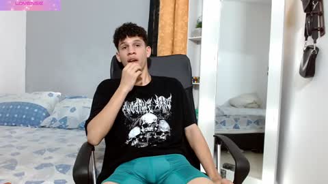 john_ssnow29 online show from December 2024 06:12:01 PM