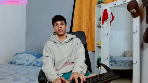 john_ssnow29 online show from February 2025 10:26:02 PM