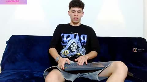 john_ssnow29 online show from September 2025 11:31:02 AM