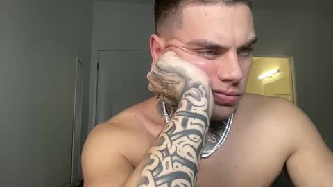 Snapshot of johnafterdark chatting on September 2025 06:15:02 AM JAXX online show from September 2025 06:15:02 AM