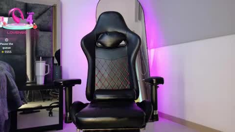 Snapshot of johnjaguar_ chatting on April 2026 11:10:01 AM johnjaguar online show from April 2026 11:10:01 AM