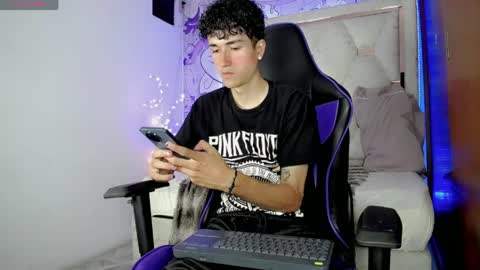 johnny_cagee online show from April 2026 04:07:02 AM