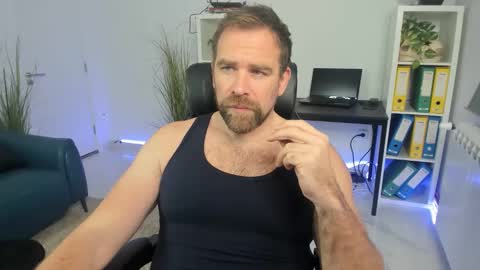 johnnydough82 online show from December 2025 09:18:02 AM