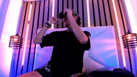 johnsonisaac94  online show from September 2025 02:02:01 AM