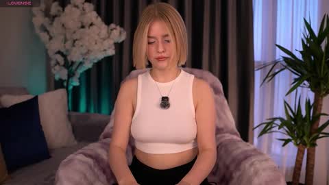 Snapshot of joice_queen chatting on September 2025 03:11:02 AM Paula online show from September 2025 03:11:02 AM